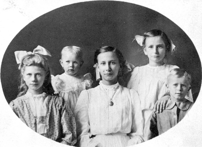 Herbert, John Jacob and Ella Children plus two unknown